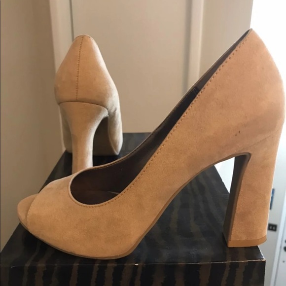 Moda Tan Suede Peep Toe Heel, 6. - Picture 3 of 4